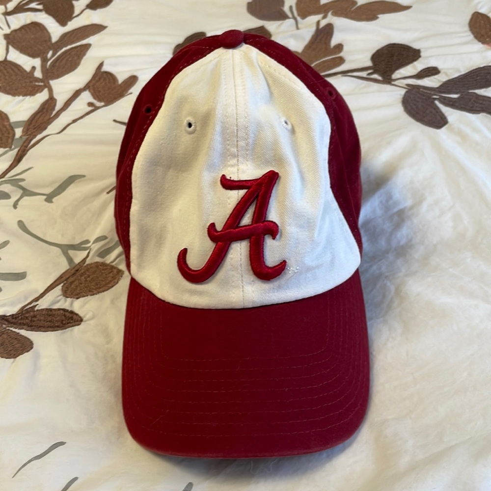 Like New Alabama fitted hat